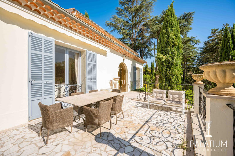 Maison - 255 m² - 7 pièces