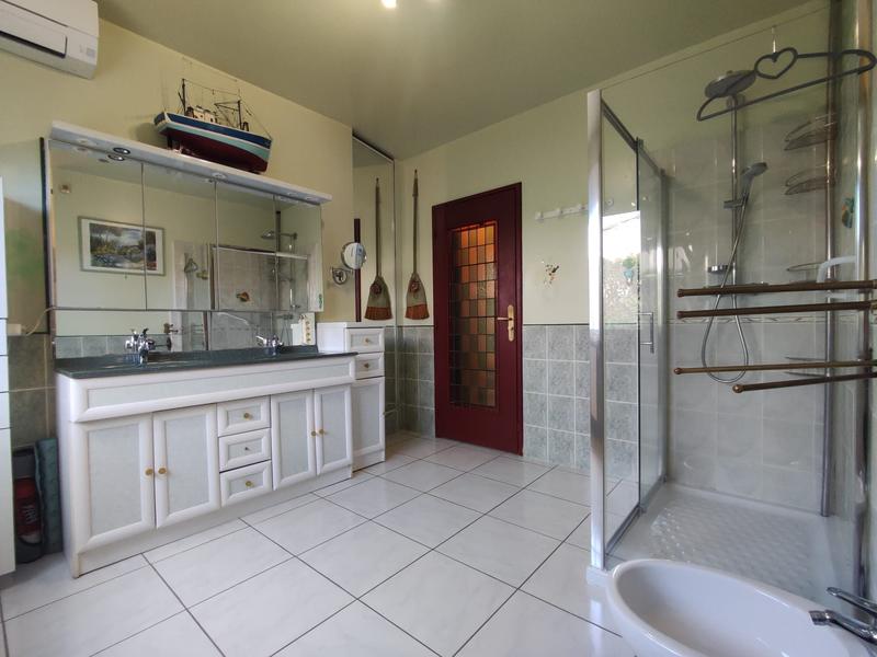 Maison - 230 m² - 6 pièces