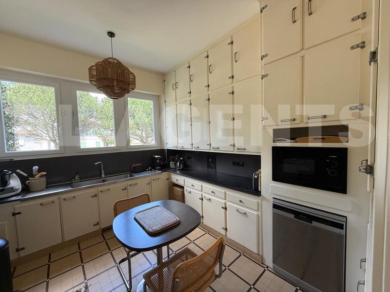 Demeure - 260 m² - 8 pièces