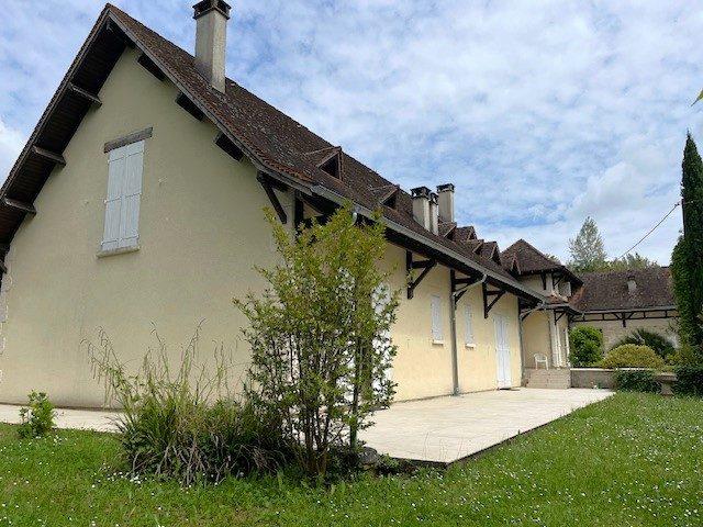Maison - 231 m² - 8 pièces