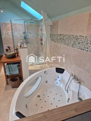 Maison - 245 m² - 8 pièces