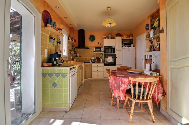 Maison - 220 m² - 6 pièces