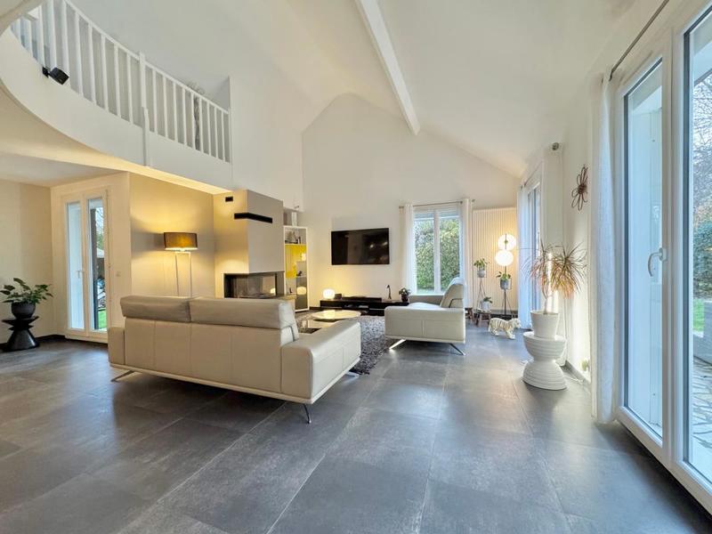 Maison - 213 m² - 7 pièces