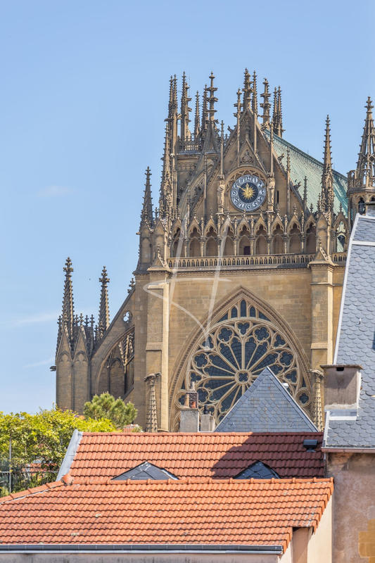 Appartement - 216 m² - 8 pièces