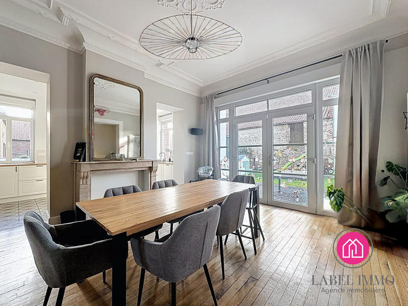 Maison - 250 m² - 10 pièces