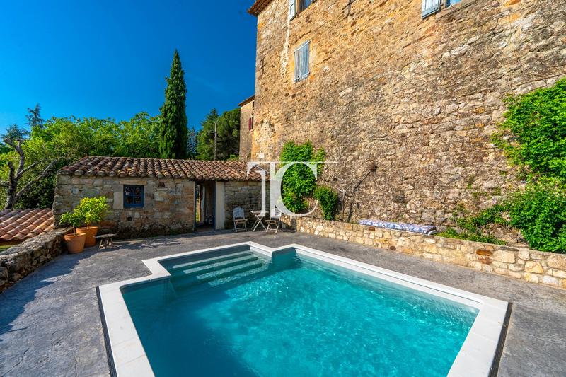 Maison - 141 m² - 6 pièces