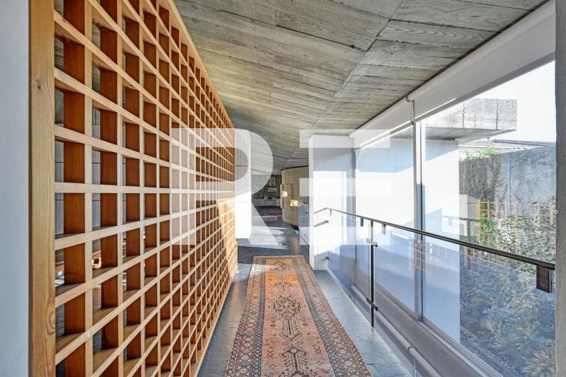 Maison - 250 m² - 9 pièces