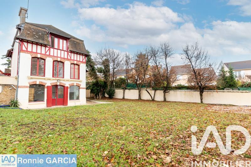 Maison - 210 m² - 8 pièces