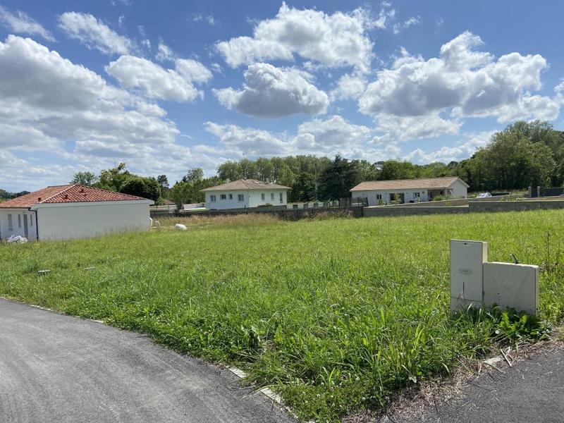 Terrain constructible - 1 048 m²