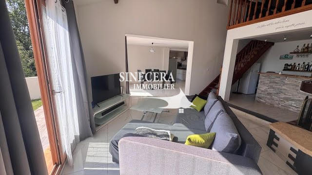 Villa - 198 m² - 10 pièces