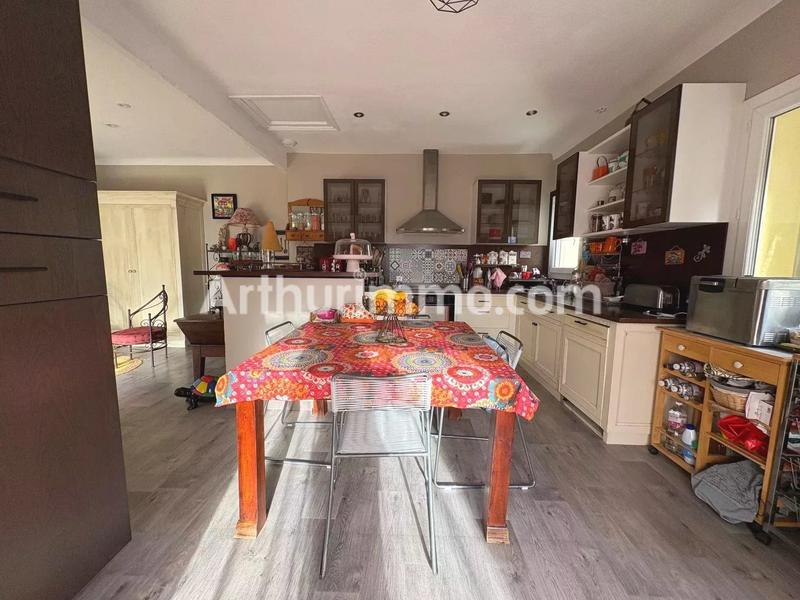 Maison - 210 m² - 8 pièces