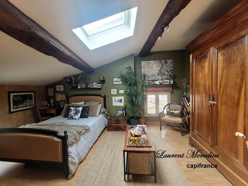 Maison - 240 m² - 6 pièces