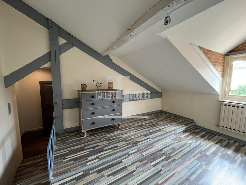 Maison - 230 m² - 8 pièces