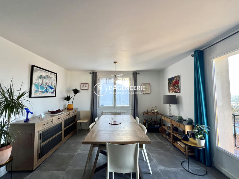 Maison - 250 m² - 8 pièces