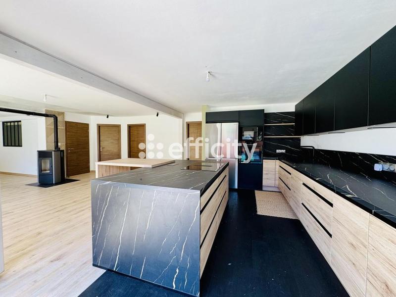 Maison - 248 m² - 7 pièces