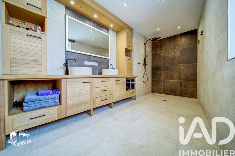 Maison - 250 m² - 7 pièces