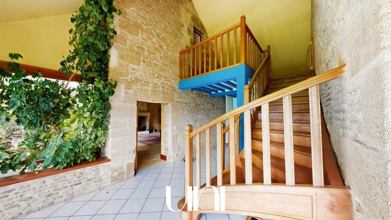 Maison - 225 m² - 7 pièces