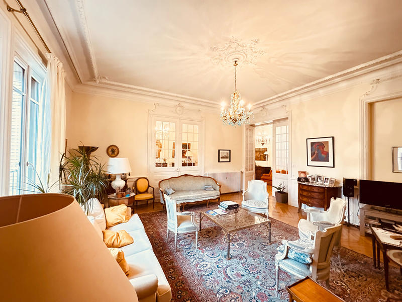 Appartement - 218 m² - 5 pièces