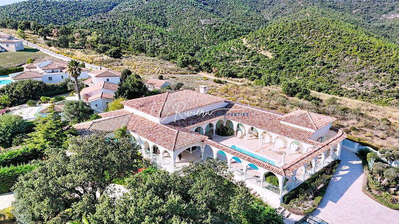 Villa - 325 m² - 10 pièces
