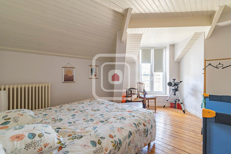 Maison - 217 m² - 8 pièces