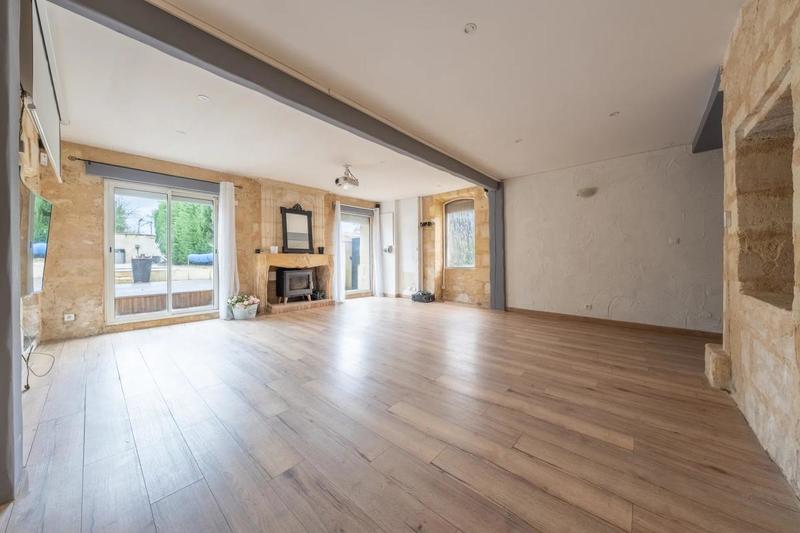 Maison - 200 m² - 6 pièces