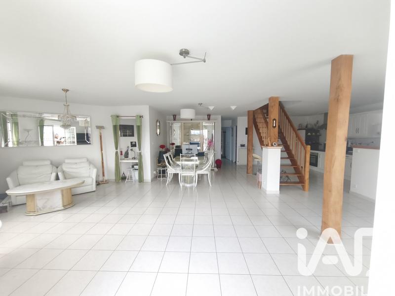 Maison - 250 m² - 8 pièces
