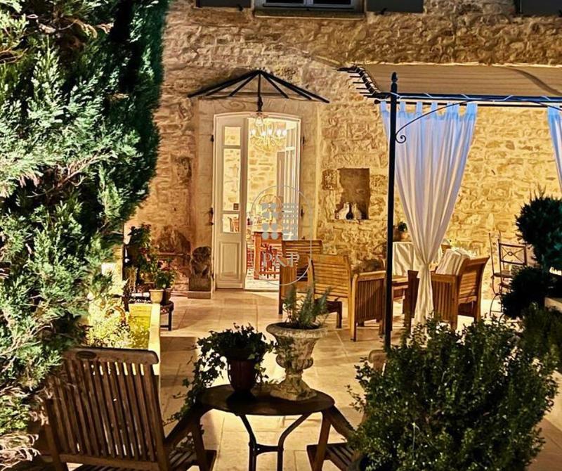 Mas - 431 m² - 10 pièces