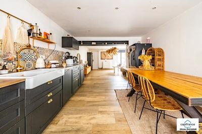 Maison - 180 m² - 9 pièces