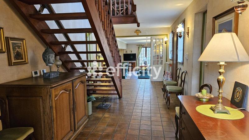 Maison - 233 m² - 8 pièces