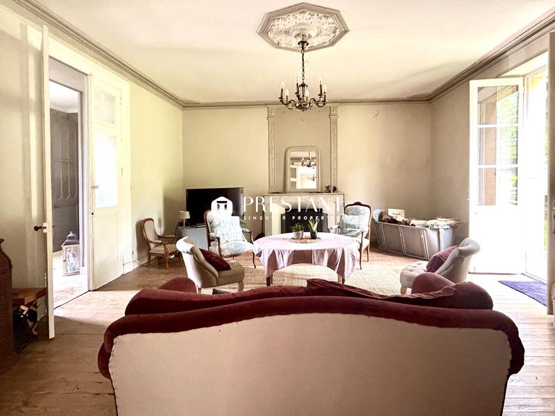 Maison - 411 m² - 11 pièces