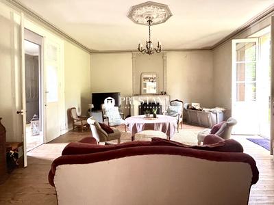 Maison - 411 m² - 11 pièces