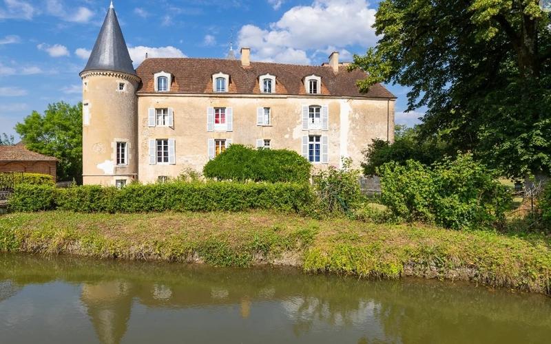 Manoir - 1 500 m² - 35 pièces