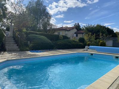 Maison - 198 m² - 8 pièces