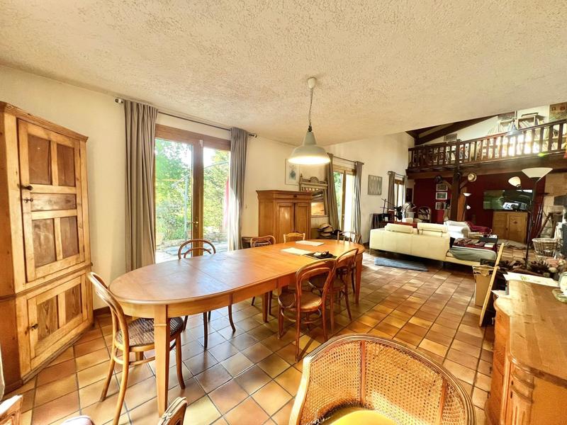 Maison - 282 m² - 9 pièces