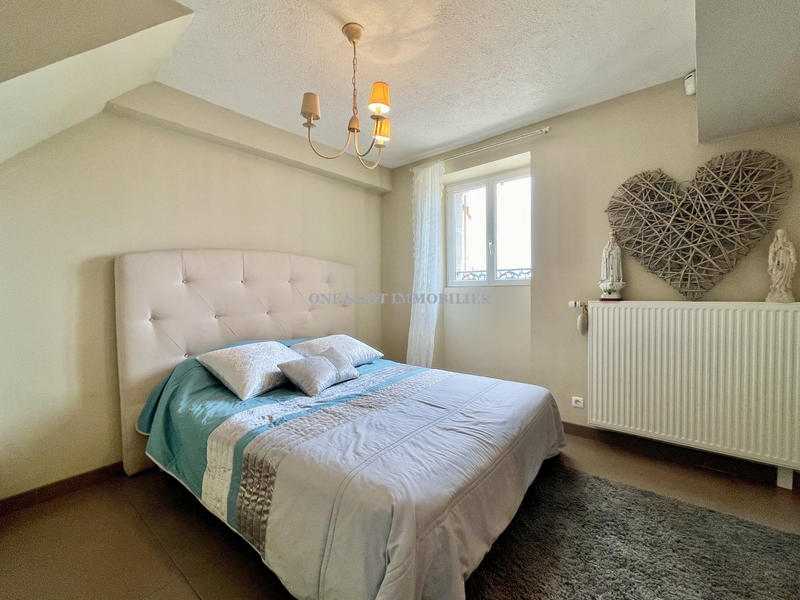 Maison - 250 m² - 7 pièces