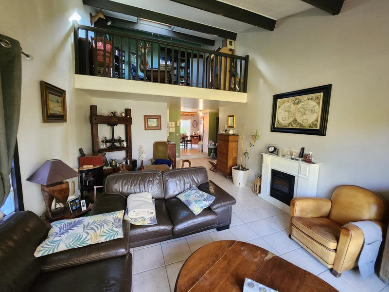 Maison - 230 m² - 7 pièces