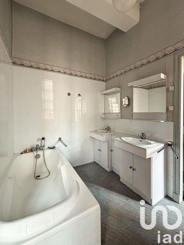 Maison de village - 287 m² - 10 pièces