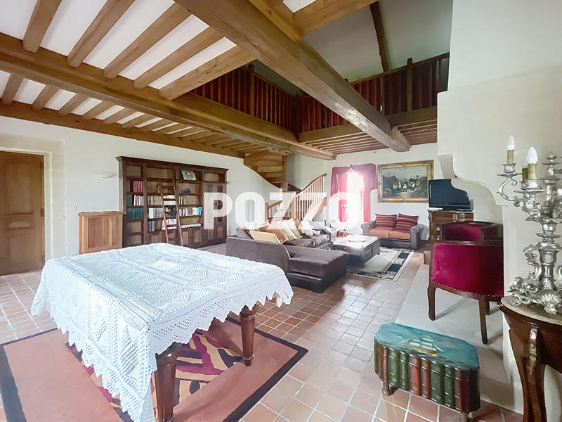 Maison - 480 m² - 17 pièces