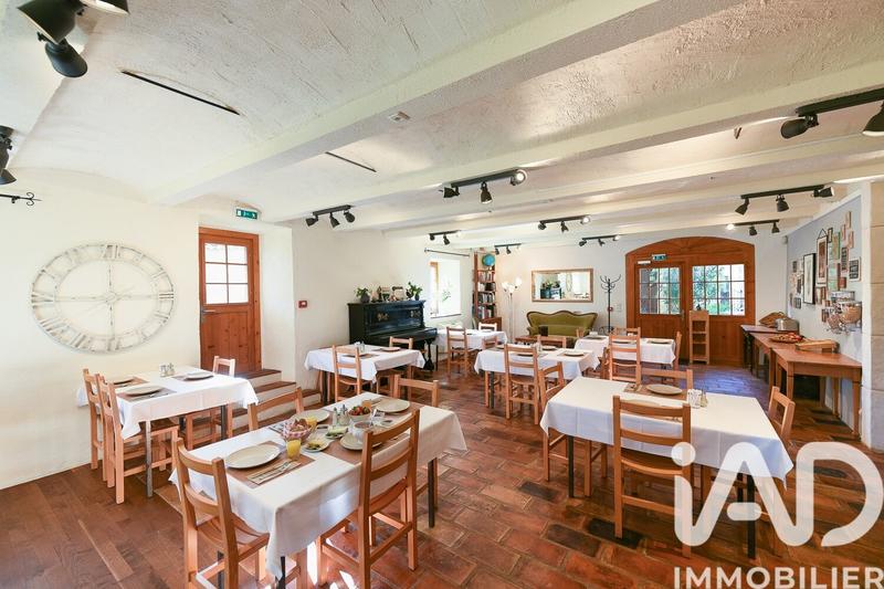 Maison - 1 200 m² - 37 pièces