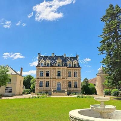 Château - 2 000 m² - 50 pièces