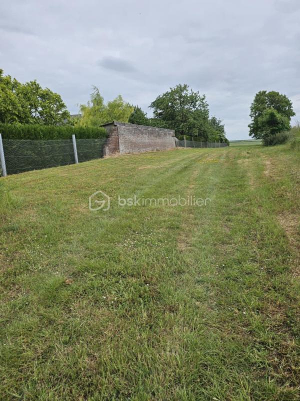 Terrain constructible - 1 035 m²