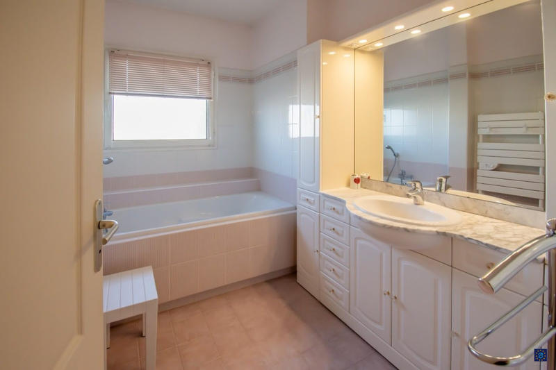 Appartement - 90 m² - 3 pièces