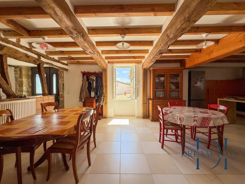 Maison - 280 m² - 8 pièces