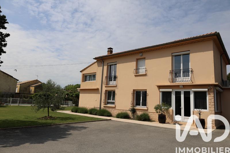 Maison - 220 m² - 9 pièces