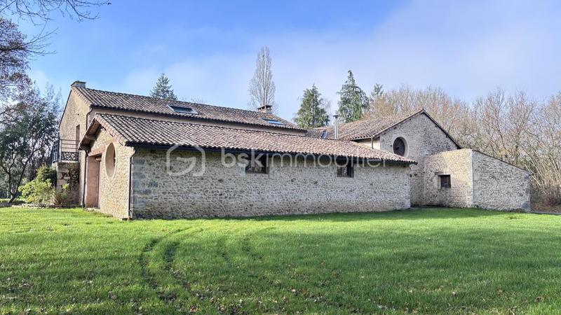 Demeure - 405 m² - 11 pièces