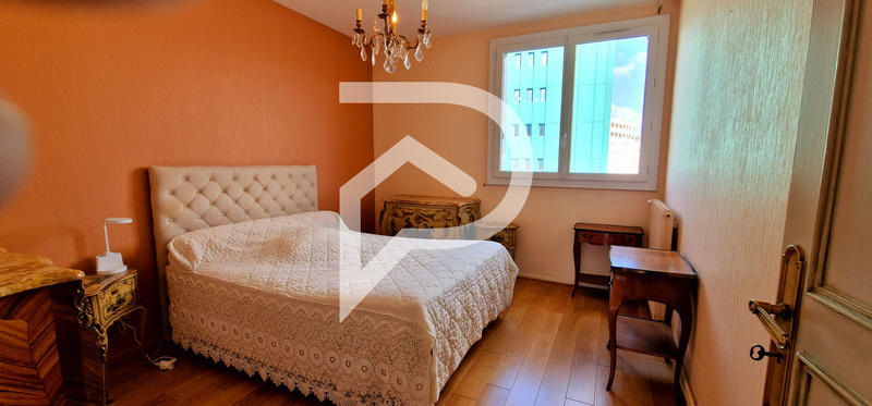 Appartement - 97 m² - 5 pièces