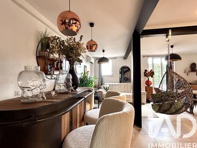 Maison - 202 m² - 8 pièces