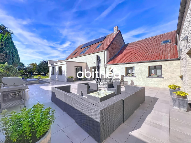 Maison - 317 m² - 9 pièces