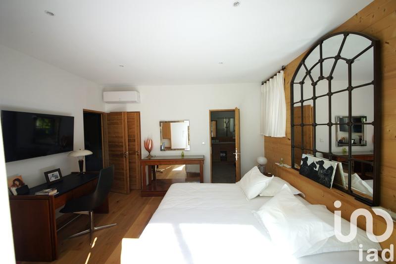 Maison - 250 m² - 9 pièces