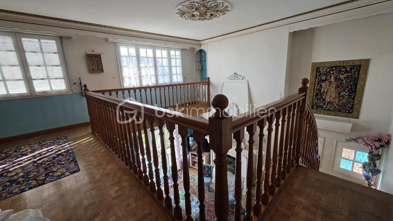 Maison - 262 m² - 8 pièces